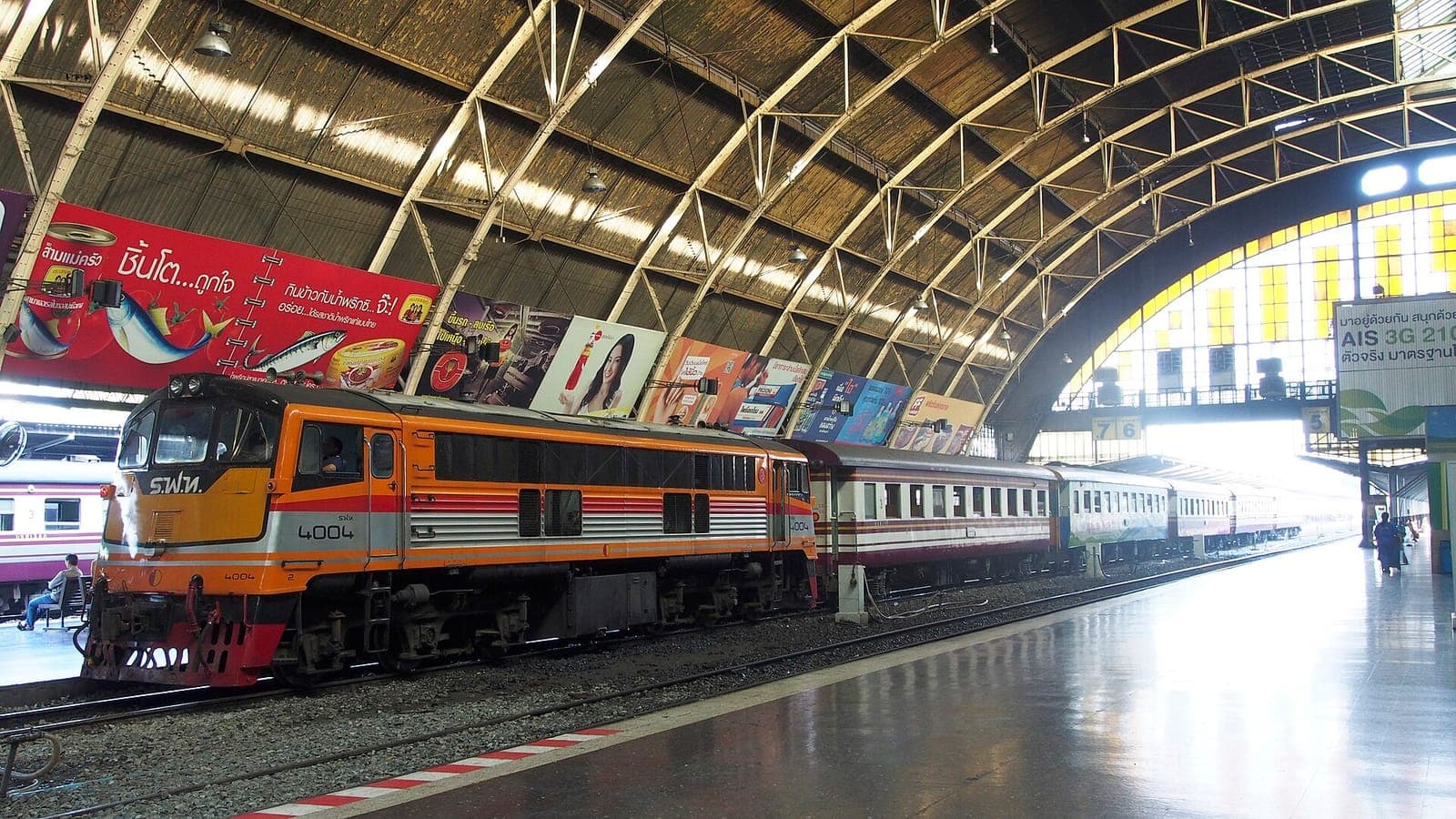 State Railway of Thailand diesel locomotive and passenger carriages at a platform in Hua Lamphong station, Bangkok